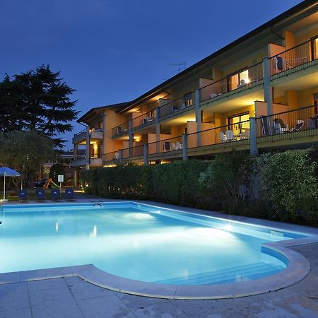 ديسينسانو ديل غاردا Residence Spiaggia D'Oro المظهر الخارجي الصورة