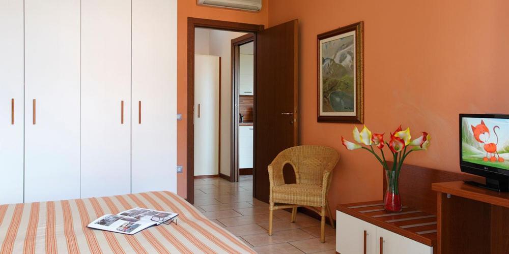 ديسينسانو ديل غاردا Residence Spiaggia D'Oro المظهر الخارجي الصورة