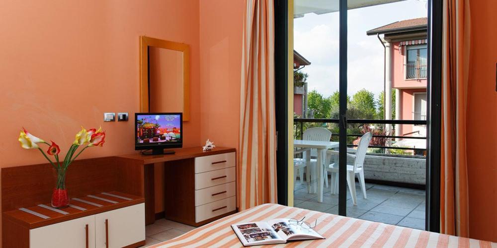 ديسينسانو ديل غاردا Residence Spiaggia D'Oro المظهر الخارجي الصورة