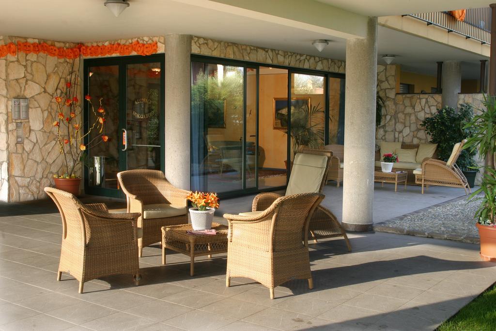 ديسينسانو ديل غاردا Residence Spiaggia D'Oro المظهر الخارجي الصورة