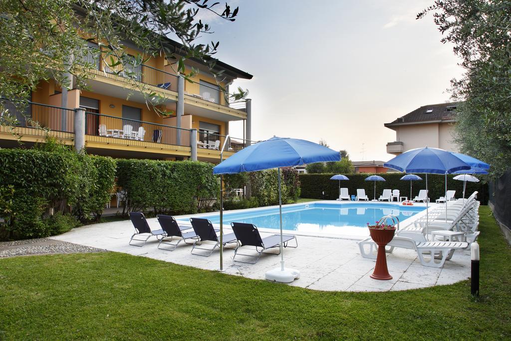 ديسينسانو ديل غاردا Residence Spiaggia D'Oro المظهر الخارجي الصورة