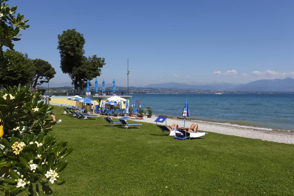 ديسينسانو ديل غاردا Residence Spiaggia D'Oro المظهر الخارجي الصورة