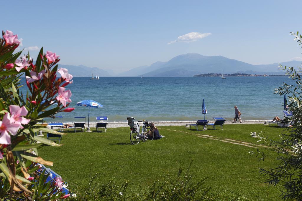 ديسينسانو ديل غاردا Residence Spiaggia D'Oro المظهر الخارجي الصورة