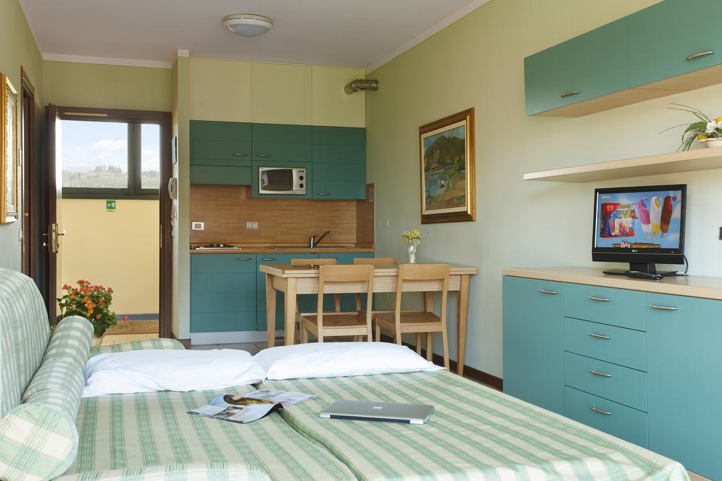ديسينسانو ديل غاردا Residence Spiaggia D'Oro المظهر الخارجي الصورة